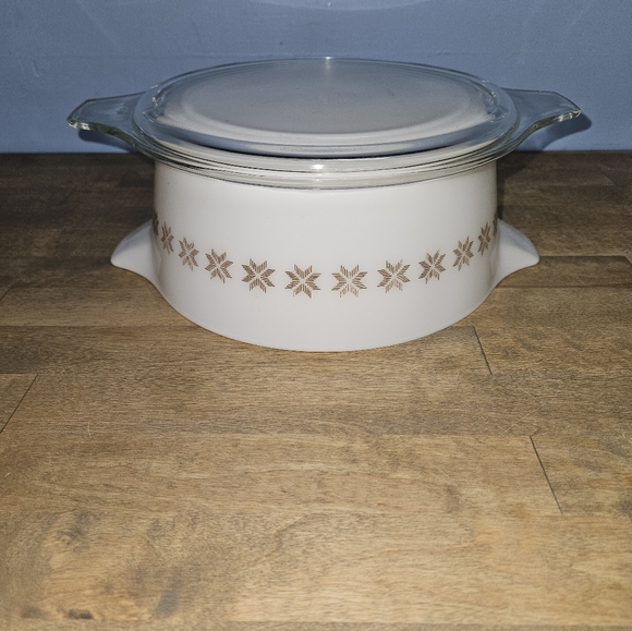 Pyrex Town & Country Casserole Dish w/ Lid Vintage 475-B 2 1/2 Qt